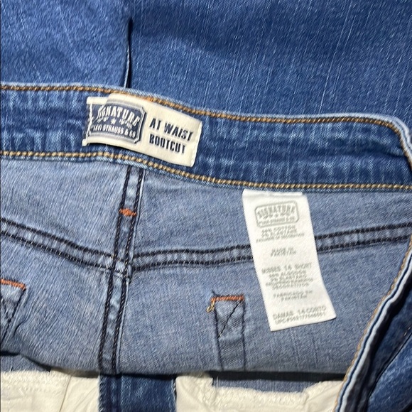 Levi's Blue Denim jean shorts - Picture 2 of 5